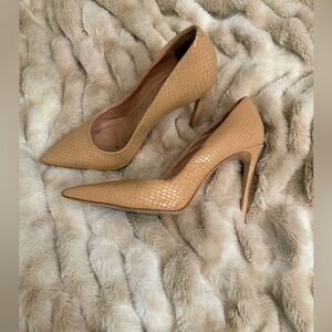 Schutz Lou Pumps size 8